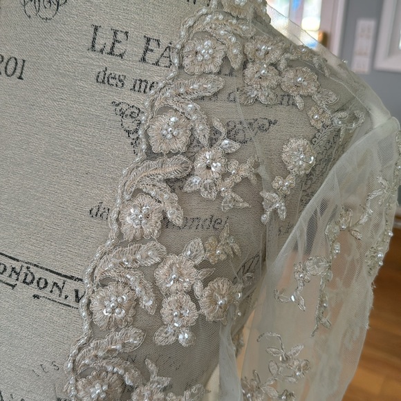 Bridal long  trained long sleeved over jacket with floral beading & bustles M/L - Picture 9 of 16